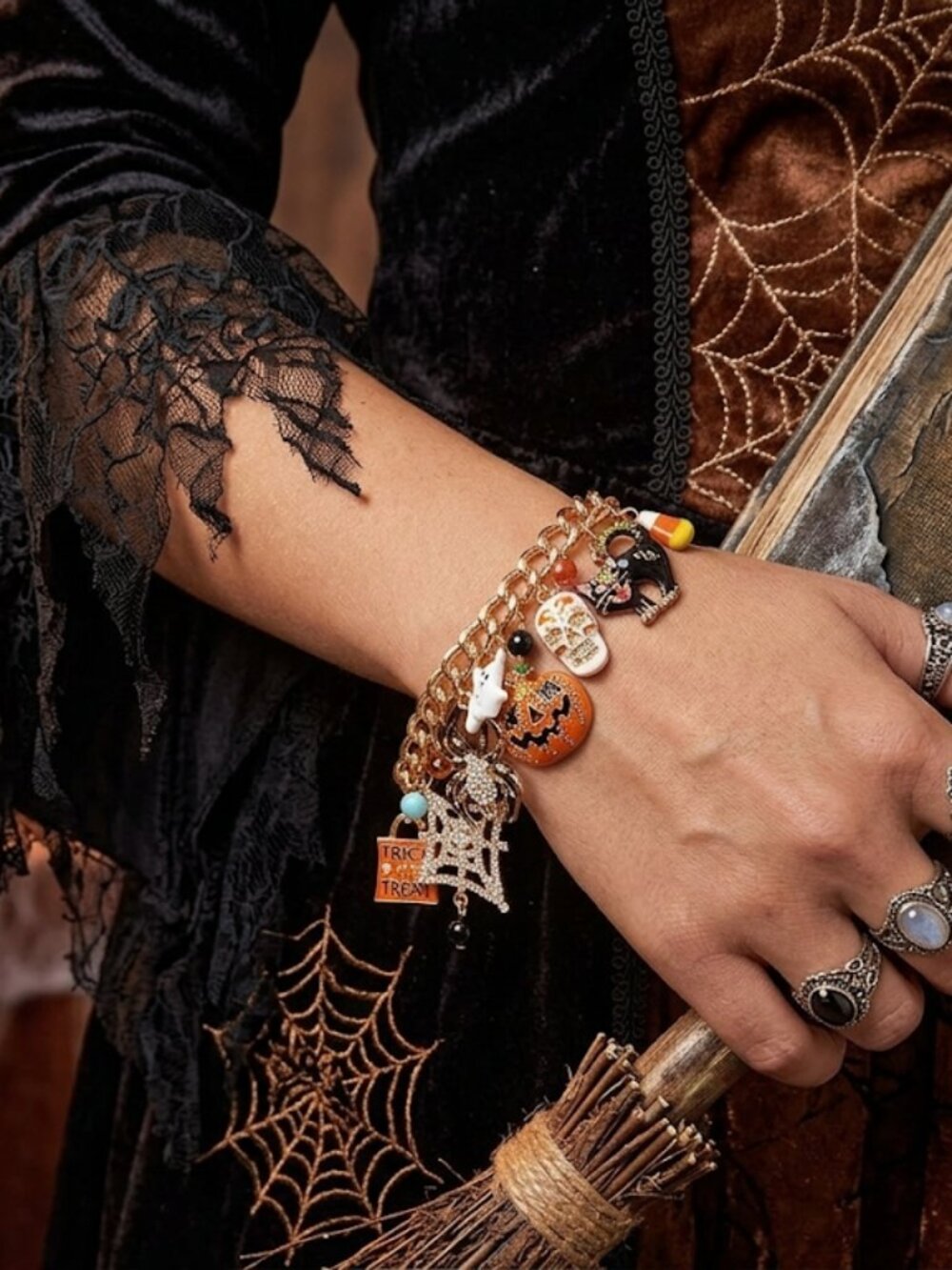 Halloween Charm Bracelet AWESOME! LOOK!
